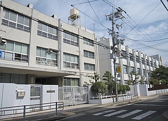 大阪市立加賀屋中学校
